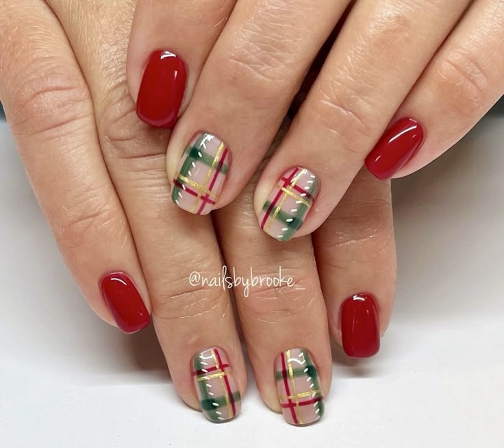 Red Christmas Nail Designs, Red Christmas Nail, Plaid Nail Designs, Plaid Nail Art, Christmas Nail Art Ideas, Christmas Manicure, Red Christmas Nails, Red Acrylic Nails, Plaid Nails