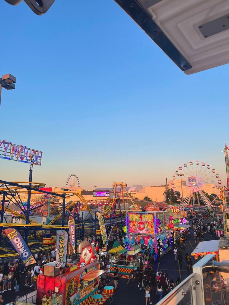 Fair
Carnival
View
Sunset Bucket List Usa, Fair Aesthetic, Fair Pictures, Fair Rides, Summer Fair, Summer Loving, Summer Fun List, Summer Goals, Summer Plans