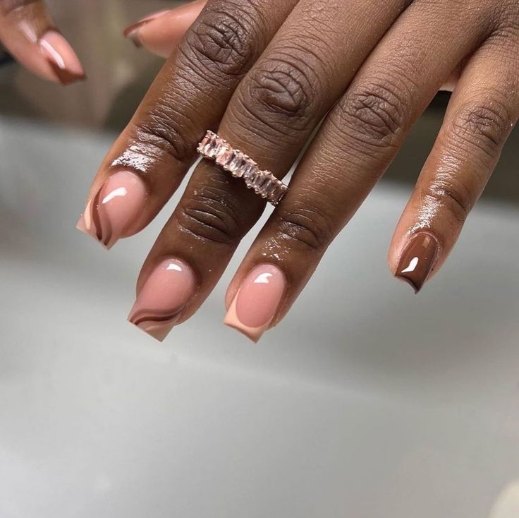 Pink And Brown Nails Short, Short Nude French Tip Nails, Baddie Thanksgiving Nails, Nude Tip Nails, Shorts Nails Acrylic, Short Polygel Nails Design, December Manicure, Short Square French Tip Acrylic Nails, Short Nails For Work