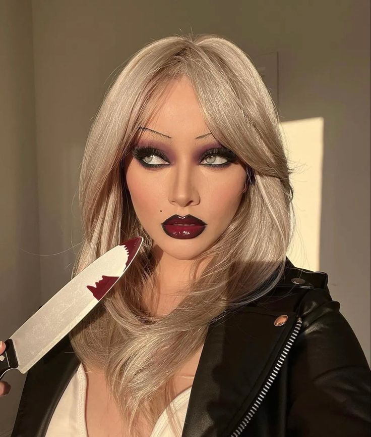 Blonde Costume Ideas, Bride Of Chucky Halloween, Bride Of Chucky Makeup, Bride Of Chucky Costume, Blonde Halloween Costumes, Chucky Halloween, Chucky Costume, Halloweenský Makeup, Cute Halloween Makeup