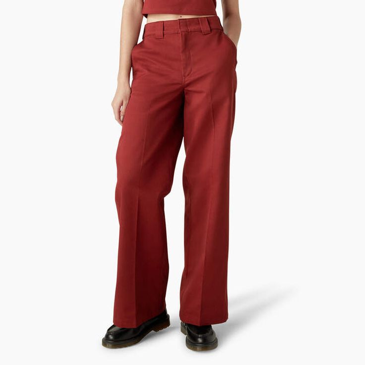 Rooted in retro workwear styling from the Factory era of the 1940s and 1950s, the Women's Wide Leg Work Pants features archival fabrication with a modern silhouette to recapture the character of the American worker. As part of the Clean Utility Core Collection, these wide leg work pants offer straightforward styling in a stonewash for a softer hand feel. The contoured waistband ensures a flattering fit with a high rise that sits right under the navel, perfect to pair with the Relaxed Cropped Wo Wide Leg Work Pants, Work Pants Women, Dickies Women, Dickies Pants, Leg Work, Pink Pants, Hem Style, Work Shirts, Work Pants