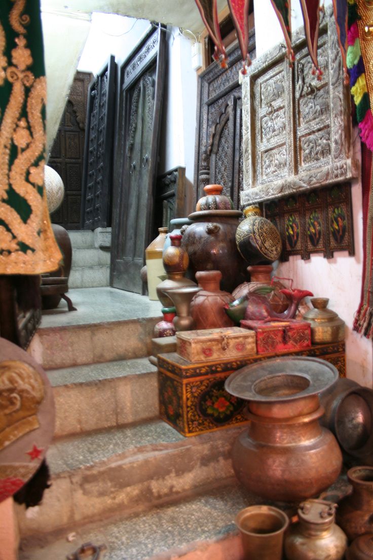 there are many pots and vases on the stairs