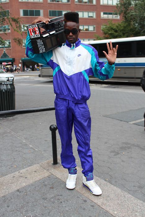 Fresh Prince of Bel-Air style spotted in Union Square, New York Old School Outfits 90s, 90s Fashion Men Hip Hop, 90s Outfit Party Hip Hop, 90s Themed Outfits, Old School Outfits, Look Hip Hop, Jamel Shabazz, 90s Fashion Outfits Hip Hop, Hiphop Dance