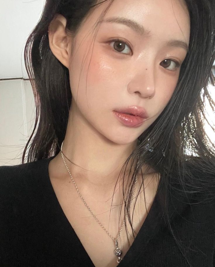 Peachy Asian Makeup, Natural Chinese Makeup, Everyday Makeup Asian, Asian Makeup Looks Natural, Idol Makeup Korean, Igari Makeup Look, Southeast Asian Makeup, No Lashes Makeup Look, Soft Douyin Makeup