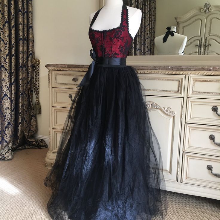 Regular And Plus Size Long Maxi A-Line Tutu Tulle Skirt Elastic Waistband.5 Layers Of Tulle Plus A Satin Lining And A Matching Ribbon. Size In Inches S-Waist 22-34 M-Waist 24-36 L -Waist 26-38 Xl-Waist 28-40 1x-Waist 30-42 2x-Waist 32-44 3x- Waist 34-46 4x- Waist 36-48 Length Is 43" On All Sizes. Please Make Sure To Follow The Size Guide Carefully And Asked Any Questions Before Purchasing. New With Tags. Price Is Firm! Plus Size Fantasy Outfits, Long Black Tulle Skirt Outfit, Plus Size Witchy Outfits, Long Black Tulle Skirt, Black Tulle Skirt Outfit, Creepy Wedding, Tull Skirt, Tutu Tulle Skirt, Tulle Skirts Outfit