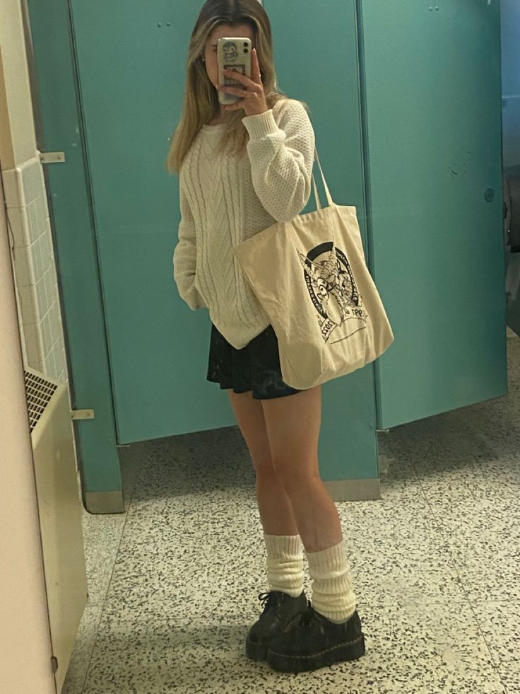 girl wearing a knit cream sweater and black skirt with cream leg warmers and low doc martens Outfit With Leg Warmers, Black Skirt Outfit, How To Have Style, Sixth Form Outfits, Outfit Looks, Downtown Outfits, Diy Vetement, Cream Knit Sweater, Autumn Fits