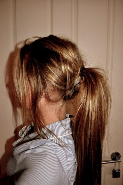 Teased pony. Messy Ponytail, Dream Hair, Love Hair, Hairstyles For School, Aesthetic Hair, Hairstyles Haircuts, Messy Hairstyles, Pretty Hairstyles, Hair Looks