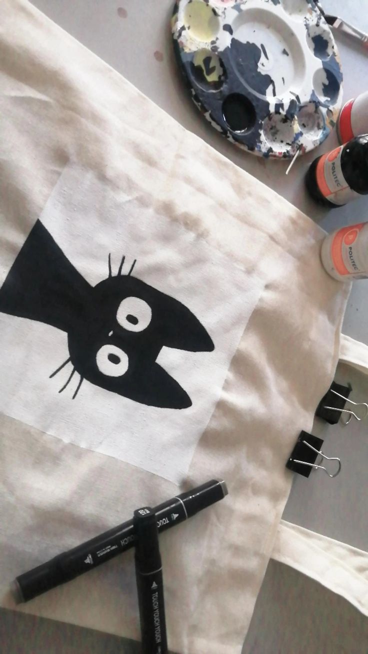 Cat 
Black Cat
Ghibli
Paint
Tote Bag Painted Bags Ideas Aesthetic, Tout Bag Ideas, Painting On Tote Bags Aesthetic, Canvas Bag Painting Ideas Easy, Totebag Painting Ideas Simple, Tote Bag Design Painting, Easy Tote Bag Painting Ideas, Eco Bag Design Ideas, Tote Bag Painting Aesthetic