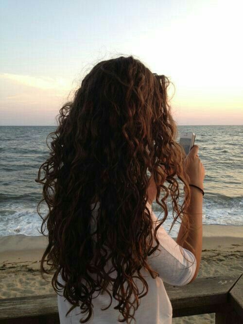 Luxy Hair, Curly Hair Inspiration, Raw Hair, Foto Poses, Long Curly Hair, Curly Girl, Long Curly, Aesthetic Hair, Curly Hair Styles Naturally