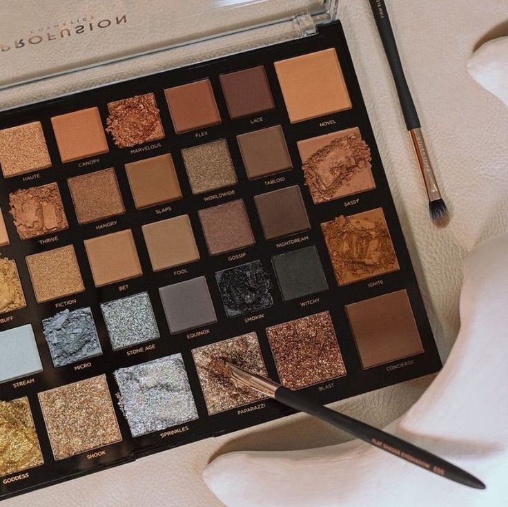 Unleash your creative power to its full potential with this multi-finish 42 shade Moonstone Palette. This palette's versatility isn't only expressed through the curated range of high-pigment colors but with the wide array of different finishes from matte, satin, shimmer, metallic and pressed glitter. With the ultimate spectrum of go-to neutral hues, you can achieve anything from an everyday soft glam, high-glitz glamour look or an editorial-inspired wet makeup masterpiece! These high-pigment, pr Brown Eyeshadow Makeup, Pro Makeup Kit, Best Makeup Palettes, Wet Makeup, Sparkle Eyeshadow, Makeup Eyeshadow Palette, Soft Glam, Makeup To Buy, Eyeshadow Pallets