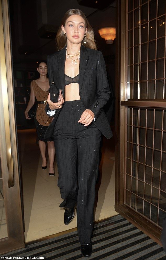 Mode Ulzzang, Woman In Suit, Gigi Hadid Outfits, Gigi Hadid Style, Tailored Suit, Look Retro, Hadid Style, Looks Party