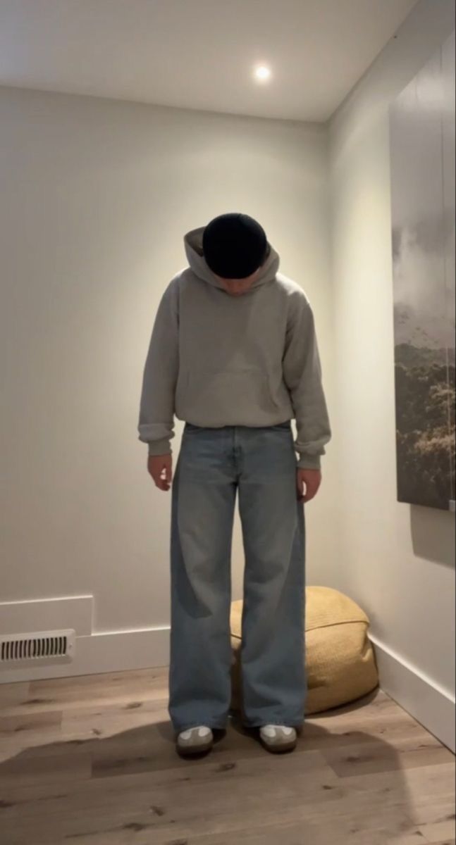 Ny Streetwear Men, Dressy Masc Outfits, Tech Core Fashion, Cropped Hoodie Outfit Men, Grey Hoodie Outfit Men, Gray Hoodie Outfit, Baggy Pants Outfit, Find Your Own Style, Spring Streetwear