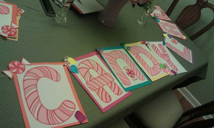 there are many cards on the table ready to be made