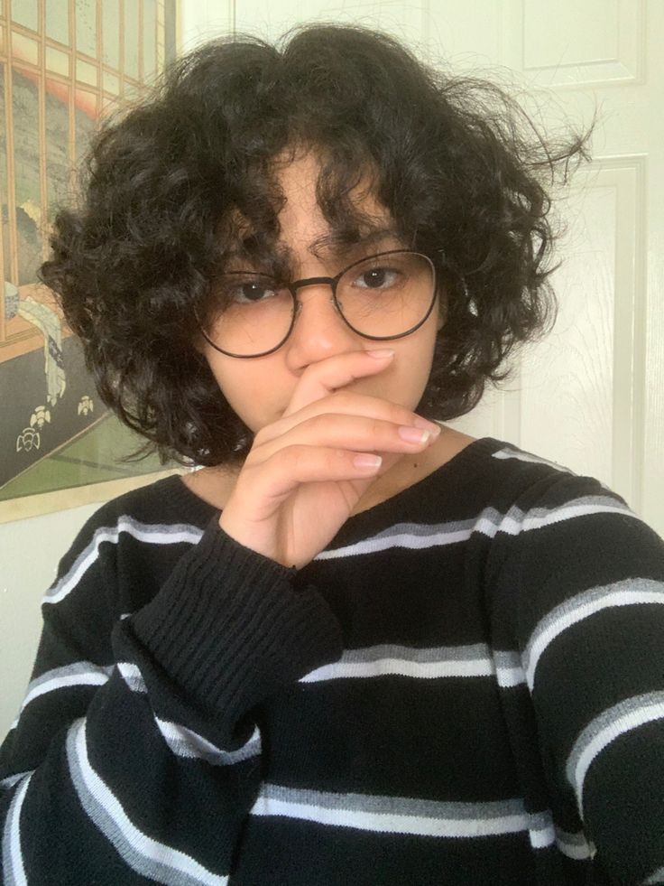 short curly hair bangs grown out mullet Bob Short Curly Hair, Fluffy Curly Hair Short, Short Fluffy Hairstyles Curly Hair, Gender Fluid Hair Curly, Fluffy Curly Hairstyles, Gender Neutral Haircuts Curly Hair, Curly Haircut Round Face, Curly Tomboy Hair, 3a Short Hair