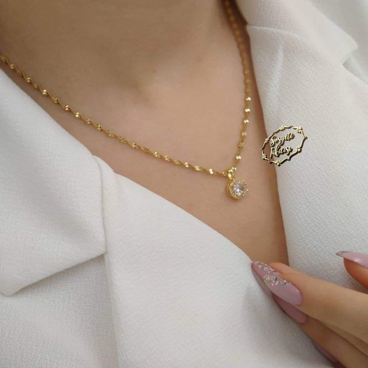 Chain Designs Gold For Girls Simple, Simple Gold Pendent Designs, Gold Pendent Simple, Simple Gold Chain Designs For Women, Nackles Gold Design, Gold Pendent Designs, Necklace Design Ideas, Trendy Gold Necklace, Modern Necklace Design