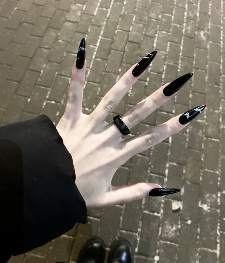 Long Gothic Nails, Goth Long Nails, Long Black Nails Aesthetic, Nailspo Almond, Almond Nails Gothic, Black Sharp Nails, Sharp Black Nails, Vampire Nails Gothic, Sharp Almond Nails