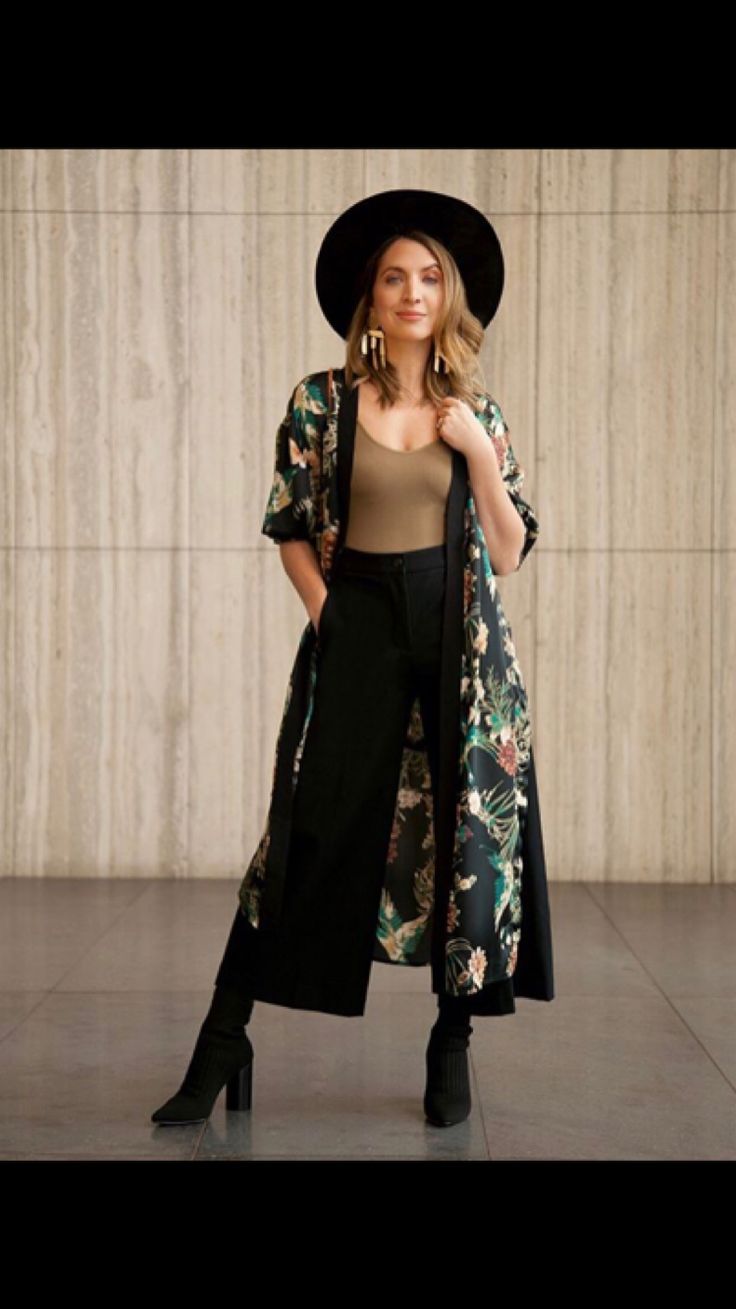 Kimono Jacket Outfit, Powerhouse Women, Office Wear Outfit, Look Kimono, Boho Fall Outfits, Trendy Fall Fashion, Casual Work Outfits Women, Color Combos Outfit, Kimono Outfit