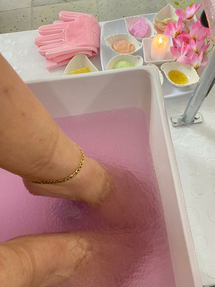 Foot Care Aesthetic, Pedicure Captions For Instagram, Pedicure Aesthetic Salon, Pedicure Set Up, Pedicure Images, Pedicure Spa Ideas, Jelly Spa Pedicure, Pedicure Aesthetic, Jelly Spa