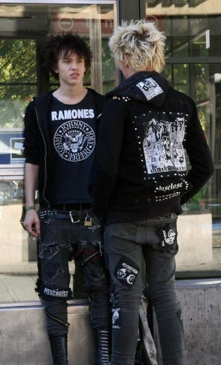 Punk Outfits Men, Punk Guys, Indie Outfits Grunge, Rock Boys, Punk Boy, Punk Men, Punk Culture, Punk Pants, Punk Rock Outfits