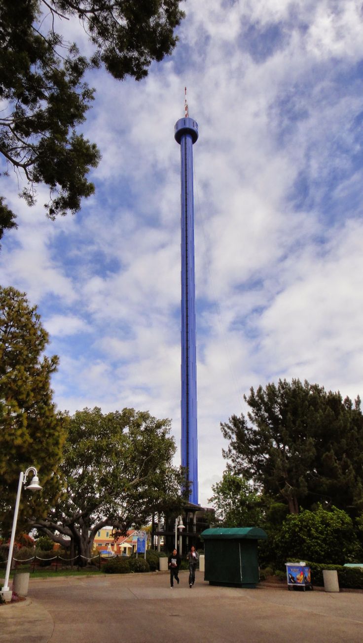 a tall blue tower sitting in the middle of a park