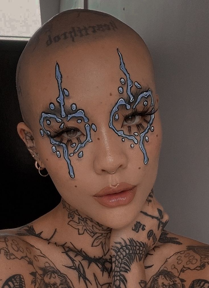 Impressive Makeup Looks, Psychadelic Make Up, Mei Pang Makeup, Creative Eye Makeup Design, Face Painting Designs Creative, Creative Face Makeup, Kidcore Makeup, Faceart Makeup, Makeup Artist Tattoo