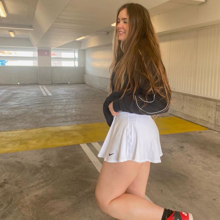 mais hunt on Instagram: “big thighs save lives 😎�✌🏼 It’s taken me a long long time to love my gym thicc legs (I’m still not quite there but it’s WIP) and I’m…” Big Legs Outfit Summer, Thick Leg Outfits, Thick Thigh Outfits Skirt, Outfit For Big Thighs, Big Thighs Outfit Aesthetic, Big Legs Outfit, Thick Thighs Outfit, Thick Legs Outfit, Thick Thighs Outfits Aesthetic