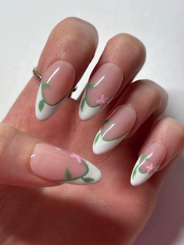 Minimilastic Nails, Mother’s Day Nail Inspiration, Spring Nail Art Designs Flowers, Cute French Tip Nail Ideas, French Tips Nails With Design, Flower Butterfly Nails, May Nail Art, Floral French Tip Nails, Flower French Tip Nails