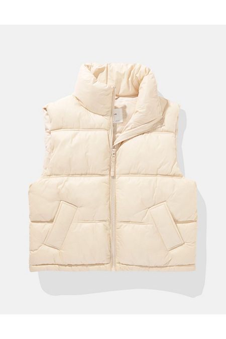 Puffer jacket construction for keeping warm/Mock neck with full zip-up front/Front pockets with zipper closures Puffer Vest Aesthetic, Puffer Jacket Vest, Puffer Vest Women, Sleeveless Puffer Jacket, Vest Puffer, Brown Puffer, Sleeveless Puffer, Tie Blankets, Wishlist 2024