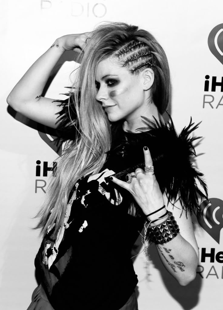 Easy Punk Hairstyles For Long Hair, Rock Hairstyles For Women, Rock N Roll Hairstyle, 80s Rock Hairstyles, Concert Hair And Makeup, Rock And Roll Hairstyles For Women, Rock Concert Hair, Punk Rock Hairstyles, Punk Hairstyles For Long Hair