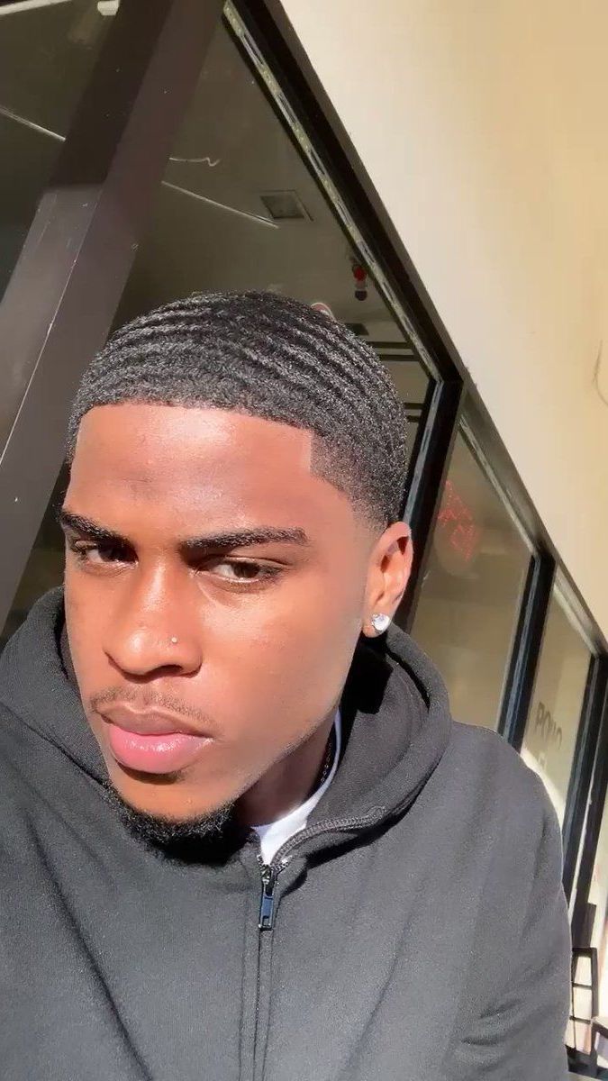 Swavy Lee Wallpaper - Wallpaper Sun Swavy Lee, Waves Hairstyle Men, Waves Haircut, Black Hair Cuts, Black Men Haircuts, Dark Skin Boys, Dark Skin Men, Black Men Hairstyles, Boys With Curly Hair