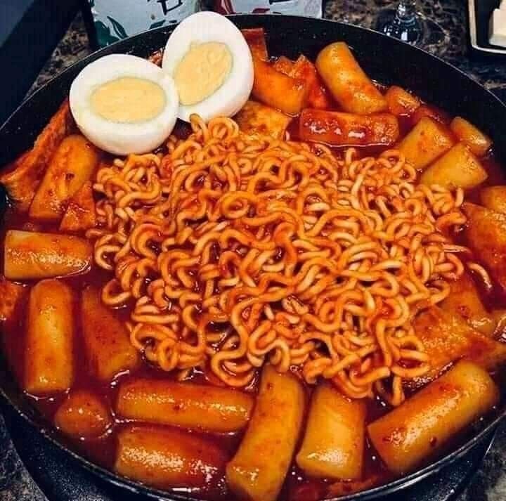 Korean Snacks, Food Babe, Delicacy Food, Food Therapy, Yummy Comfort Food, Think Food, Food Recepie, Food Obsession, Spicy Recipes