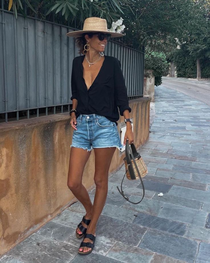 Chic Style Inspiration, Look Boho Chic, Denim Shorts Outfit, Casual Chique, Paris Mode, Perfect Denim, Mode Boho, Mode Casual, Shorts Outfit