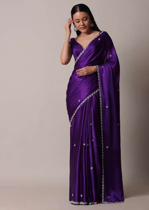 Wedding Saree For Dark Skin Tone, Purple Designer Saree, Plane Red Saree With Designer Blouse, Saree Designer, Purple Saree Blouse, Purple Saree Look Traditional Wedding, Purple Sarees, Purple Fancy Saree, Violet Indian Outfit