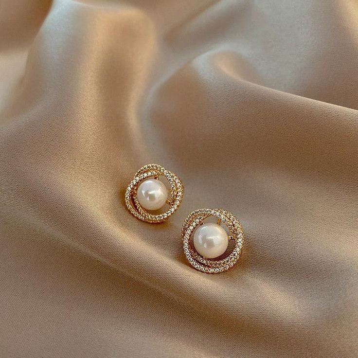 [CommissionsEarned] 79 Simple Gold Earrings For Women Tips and Tricks You Don't Want To Miss 2022 #simplegoldearringsforwomen Gold Earrings Studs Simple, Small Earrings Gold, Pearl Earrings Designs, Unique Gold Jewelry Designs, Simple Gold Earrings, New Gold Jewellery Designs, Gold Earrings Models, Modern Gold Jewelry, Fancy Jewellery Designs