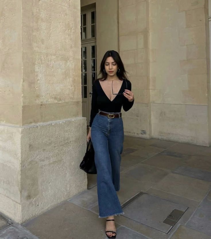 Hourglass Outfits Casual Classy, Dark Feminine Outfits Summer, Outfit Recipes, Parisian Summer, Outfit Elegantes, Feminine Outfits, Spring Trends Outfits, Retro Skirt, Navy Style