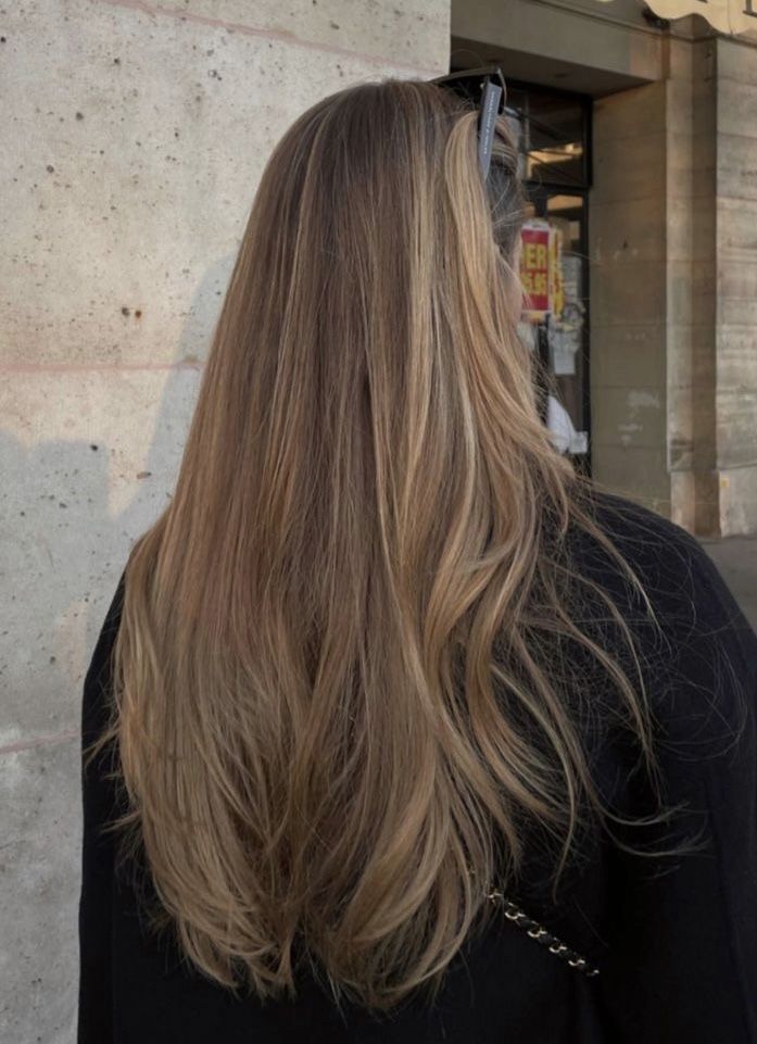 Light Brown Hair With Extensions, Blonde For Brunettes, Dark Sandy Blonde Hair, Level 7 Hair Color, Warm Bronde Balayage, Light Brunette, Summer Blonde, Honey Brown Hair, Brown Hair Inspo