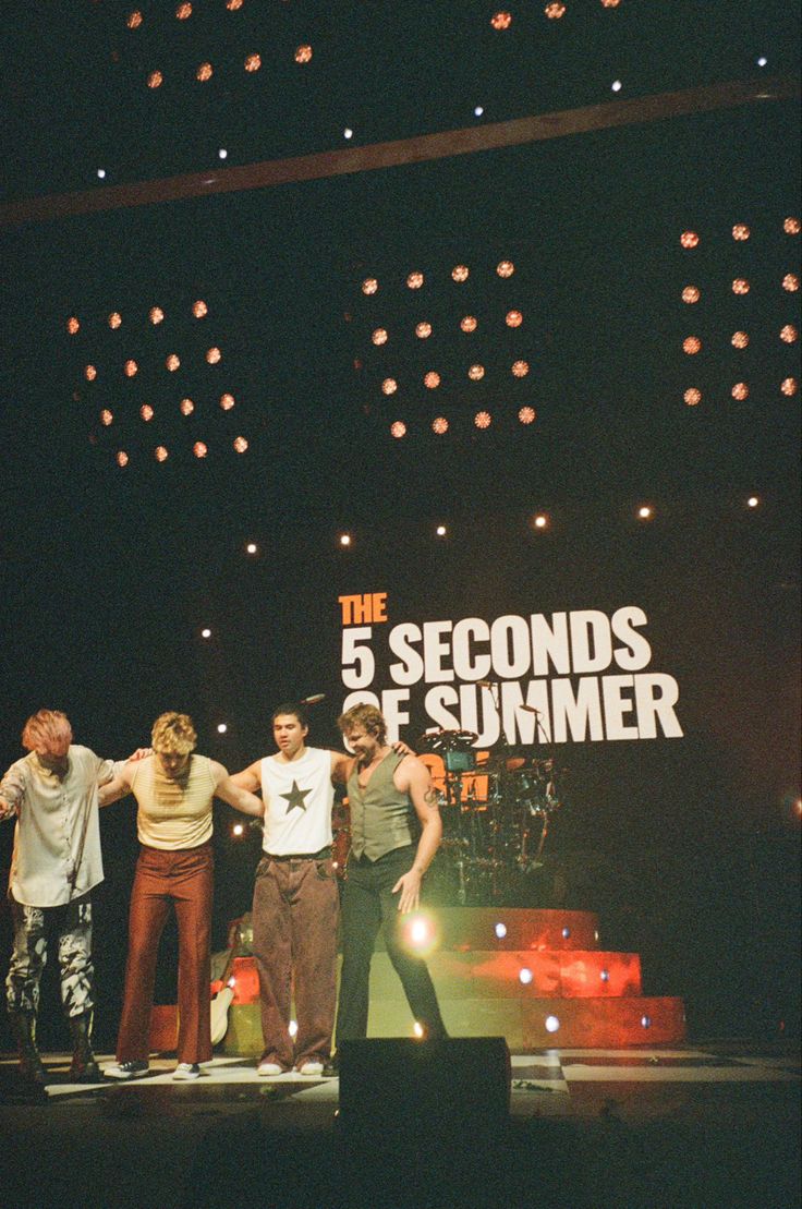 the five seconds of summer on stage