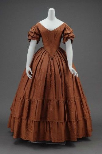 Dinner dress American, about 1840, MFAB Victorian Dresses, Ballgown Inspiration, Dickens Dress, 1840s Dress, 1800s Dresses, 1840s Fashion, Ball Gowns Vintage, 1860s Dresses, Istoria Modei