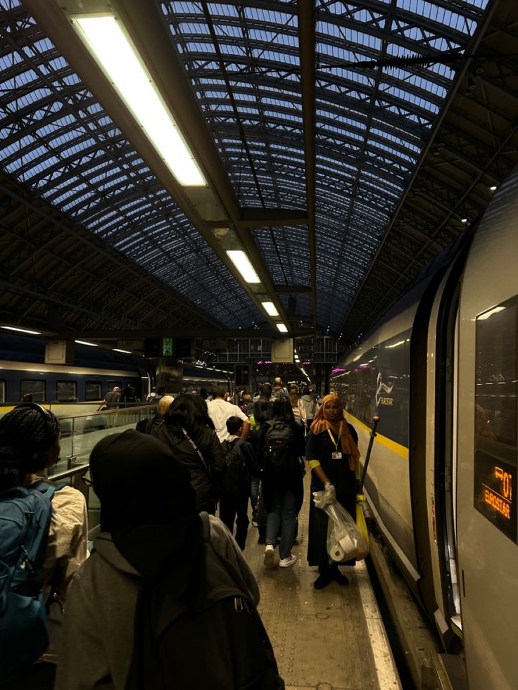 many people are waiting for the train at the station