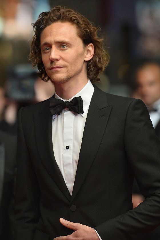 Long hair 
Edit 
Tom Hiddleston 
Loki 
Hd 
Wallpaper Tom Hiddleston Long Hair, Short Hair Fade, Medium Hairstyles For Men, Tom Hi, Hair Styles For Men, Fade Undercut, Loki Imagines, Thomas William Hiddleston, Medium Hairstyles