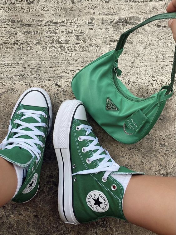 Converse Haute, Statement Sneakers, Dr Shoes, Trendy Shoes Sneakers, Nike Shoes Girls, Preppy Shoes, All Nike Shoes, Green Converse, Fresh Shoes