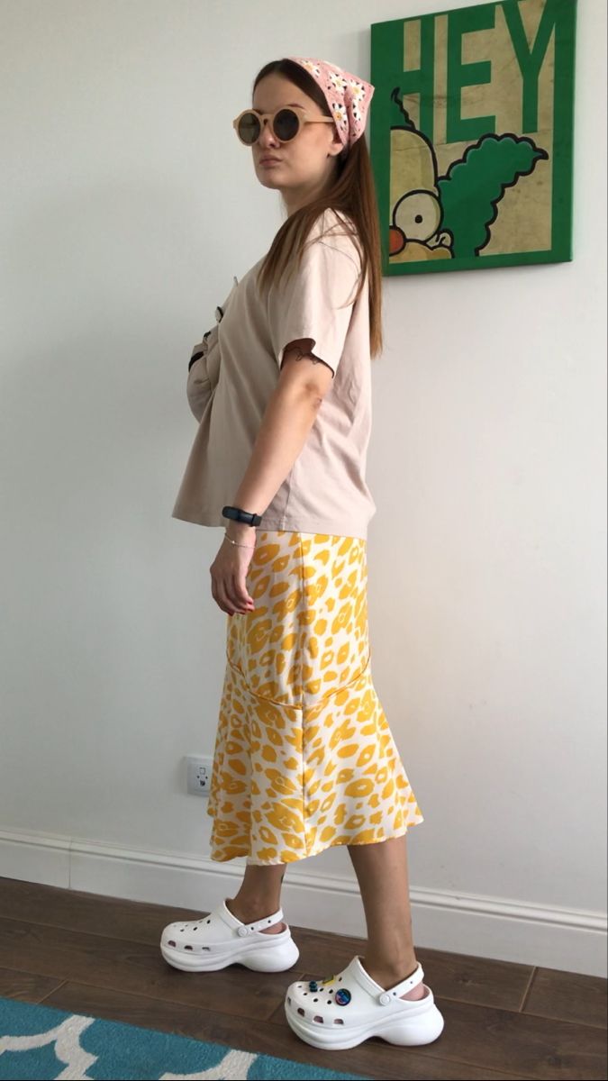 Crocs With Skirt Outfit, Crocs Clogs Outfit, Skirt With Crocs, Crocs Platform Clogs Outfit, Crocs Women Outfit, Crocs Fashion Outfit, Beige Crocs Outfit, Mega Crush Crocs Outfit, Crocs Outfits Women