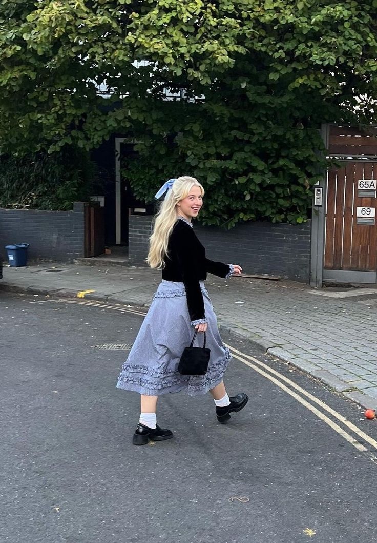 Paperboy Hat Outfit, Anaïs Gallagher, Paperboy Hat, Anais Gallagher, Dark Summer, Aesthetic Photoshoot, Work Fits, Hat Outfit, Winter 2023