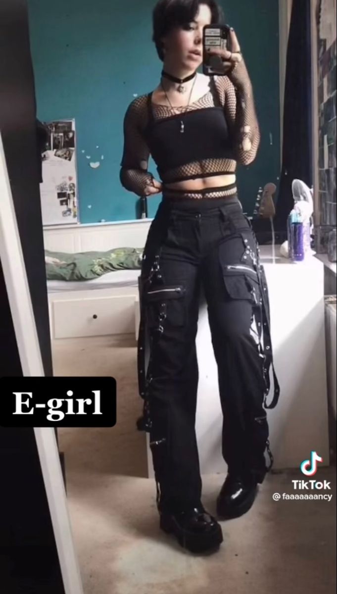 Easy Concert Outfit Ideas, Moda Grunge, Look Grunge, Concert Fit, Goth Outfit, Alt Outfits, Punk Outfits, Alt Fashion, Swaggy Outfits