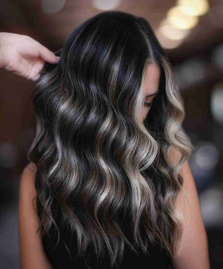 Dark Hair With Blonde Highlights, Dark Hair With Blonde, Black Hair With Blonde Highlights, Hair With Blonde Highlights, Rambut Brunette, Blonde Highlights On Dark Hair, Black Hair Balayage, Dark Brunette Hair, Hair Color Underneath