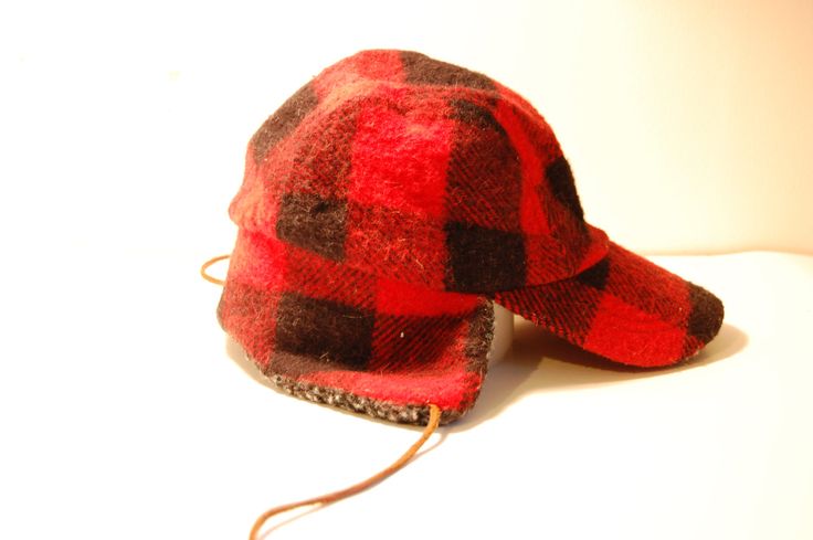 hunting hats - Google Search Hunting Hats, Holden Caulfield, Hunting Caps, Sewing Hats, Vintage Hunting, Catcher In The Rye, Hunting Hat, Leather Tie, Military Outfit