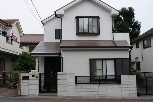 a white house sitting on the side of a road