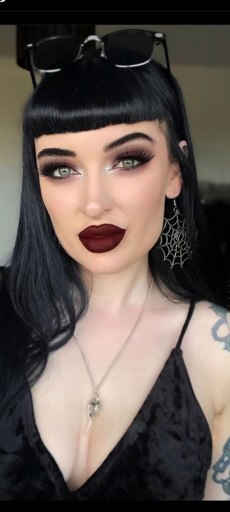 Gothic Bridesmaid Makeup, Goth Pinup Makeup, Wedding Makeup Alternative, Grunge Wedding Makeup, Dark Wedding Makeup Brides, Goth Wedding Nails For Bride, Gothic Wedding Makeup Brides, Alt Wedding Makeup, Goth Bride Makeup