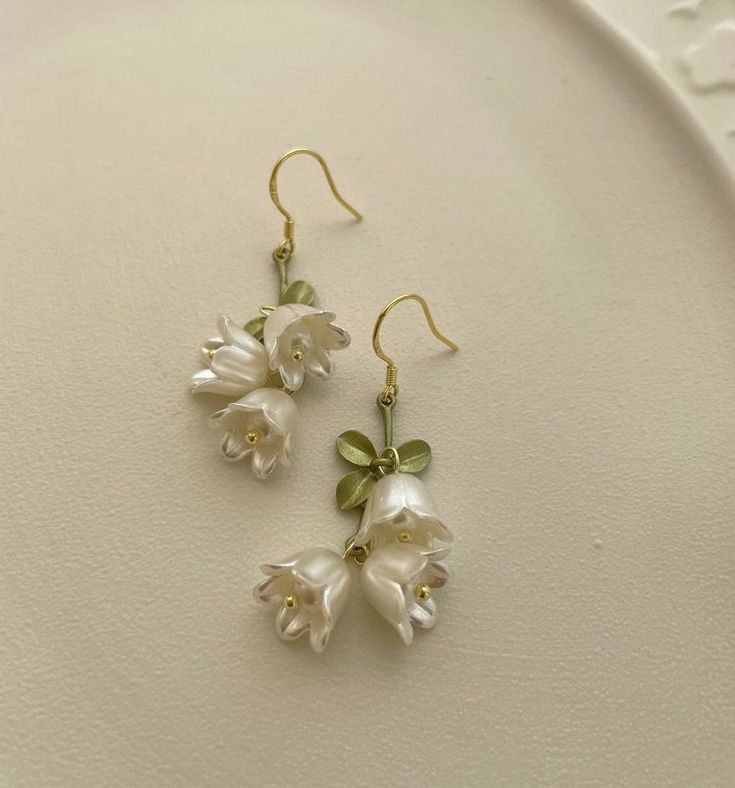 Old Fashioned Accessories, Simple Cute Earrings, Dangling Gold Earrings, Vintage Dangle Earrings, Ethereal Earrings, Earrings Huggies, قلادات متدلية, Earrings Pretty, Jewelry Accessories Earrings