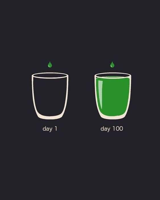 two cups with green liquid in them and the words 1001 day 1 day 2